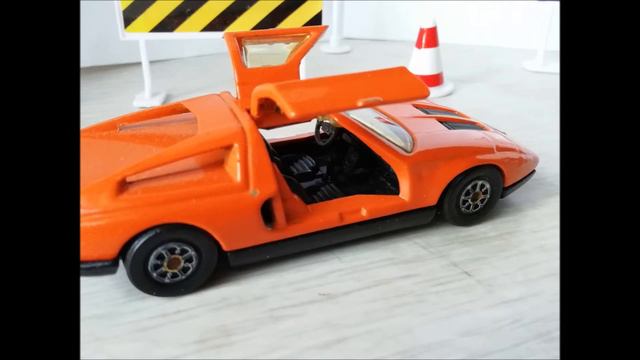 Unboxing Diecast Model Mercedes Benz C111 by Corgi Toys 1:43 Old Toy смотреть онлайн