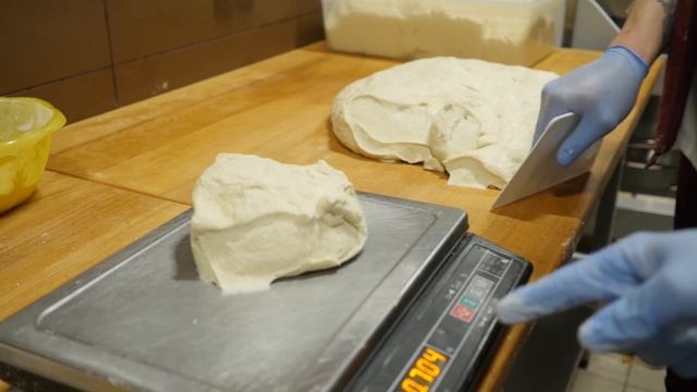 Блогер печёт хлеб смотреть онлайн