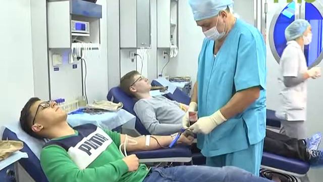 В Самаре в рамках недели студенческого добра, молодые люди могут сдать свою кровь не отходя от вуза смотреть онлайн