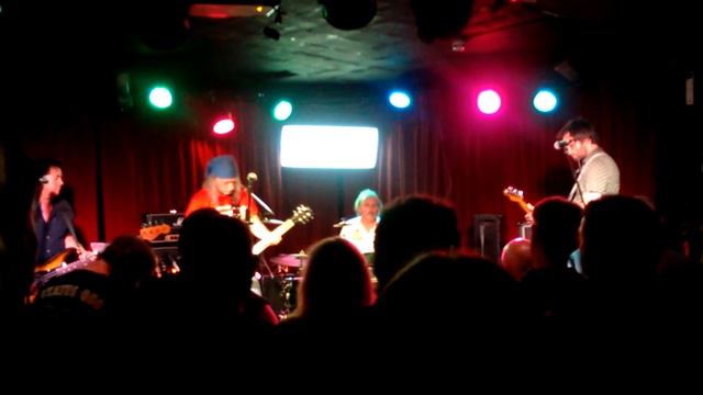 A Year : John Coghlan's Quo : The Half Moon, Putney. 30:07:16 смотреть онлайн