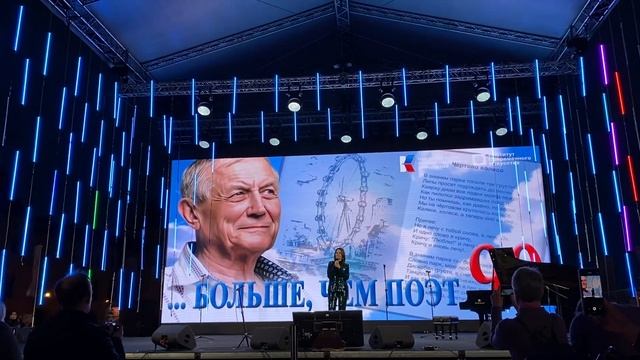 Красная площадь. Книжный фестиваль. Стихи Евтушенко . Мелодия смотреть онлайн