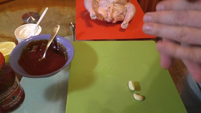 Курица в духовке.Простой рецепт.