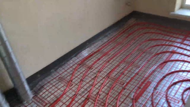 Ремонт таунхауса в ЖК Романово раскладка трубы водяного теплого пола. смотреть онлайн