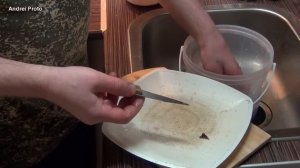 Как быстро почистить окуня. Как без грязи почистить окуня. Андрей Прото, чистка окуня простой рецеп