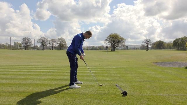 How to Position your Hands at Address in Relation to the Ball and Club смотреть онлайн