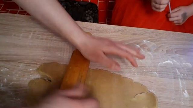 Онлайн мастер-класс в "Мастерской Деда Мороза" по изготовлению украшения на ёлку – имбирный пряник смотреть онлайн