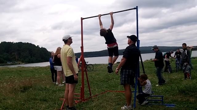 Сысертский пляж 2013 - Подтягивания на перекладине - Артем Миллер смотреть онлайн