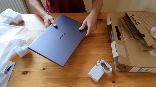 Huawei MateBook D 14, распаковка, лучший ноутбук до 40 тыс?? AMD Ryzen 5, Vega 8 смотреть онлайн
