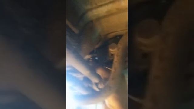 замена задней подушки КПП на автомобиле Калина, Гранта смотреть онлайн