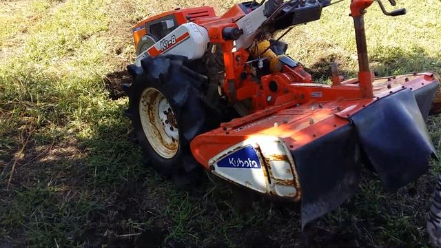 Японский тяжелый дизельный мотоблок или мотокультиватор Kubota K1-8  с контролем горизонта вспашки.