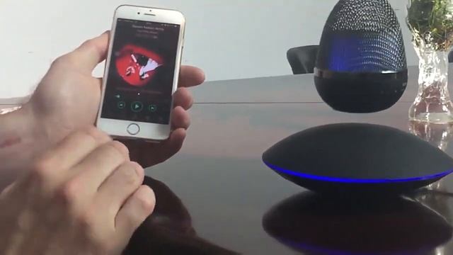 Левитираща Bluetooth колона с LED лампа смотреть онлайн