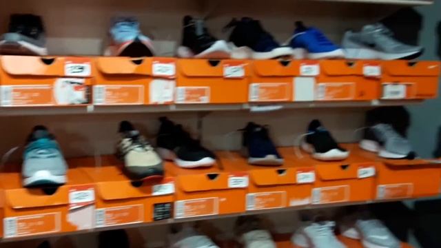 ШОППИНГ В СПОРТИВНОМ МАГАЗИНЕ В ЭМИРАТАХ, ВСЕ ЦЕНЫ, КРОССОВКИ, ФУТБОЛКИ, БЕЙСБОЛКИ, РЮКЗАКИ