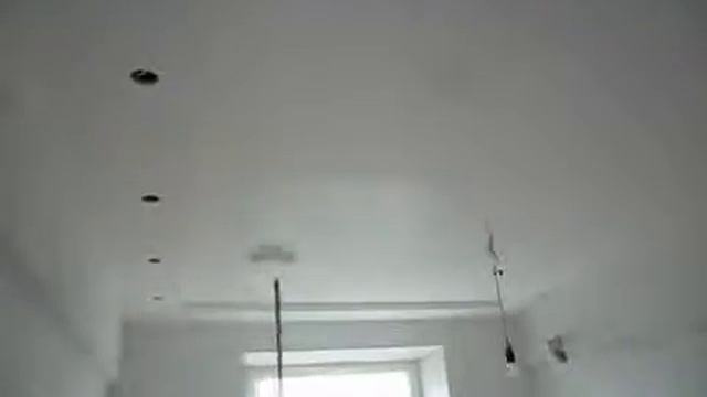 Покраска  потолка валиком