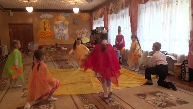 Танец "Разноцветная осень" в исполнении детей гр. №10 МБДОУ "ЦРР - д/с"Сказка" смотреть онлайн
