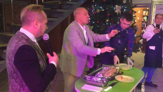 Мастер-класс разделка Форели при гостях столовыми ложками от А-кейтеринг в СПб смотреть онлайн