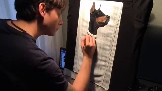 Процесс росписи джинсовки с доберманом | Denim jacket in process смотреть онлайн