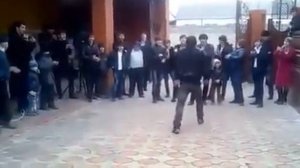 Чеченцы танцуют