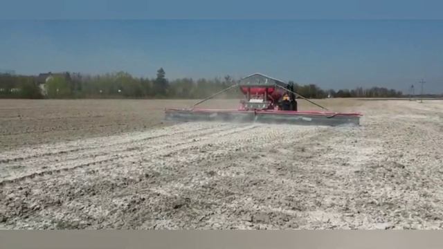 UNIA Helix 120 - разбрасыватель удобрений на внесении извести шнековой системой смотреть онлайн