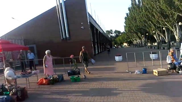 Жду молочника на Ярмарке субботнего дня у памятника Воронцову 01 07 2017 г смотреть онлайн