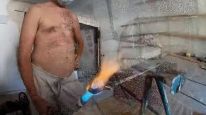 Удаление старой краски с оконных рам