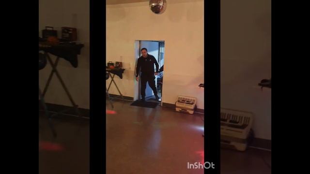 дресс-код стиль 90-х.Вход гостей на вечеринку смотреть онлайн