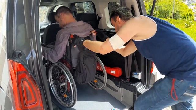 Autaprozeny.cz - Toyota ProAce Verso City_vykládání invalidního vozíku смотреть онлайн