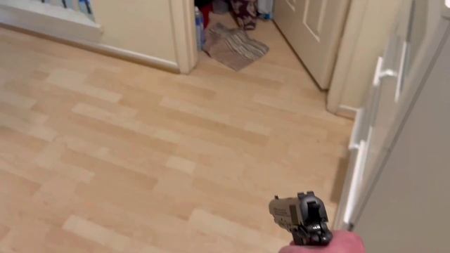 How different types of people react to being held at gunpoint 4 смотреть онлайн