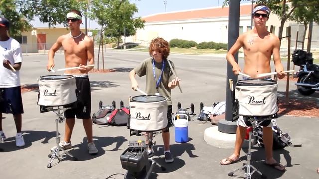 2010 Blue Devils drumline - 12yr old Brandon center snare смотреть онлайн