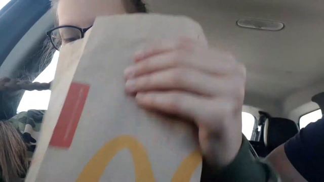 ОБЕДАЮ ТЕМ ,ЧТО ЗАКАЗАЛ ПОКУПАТЕЛЬ ПЕРЕД НАМИ| Sopha_self смотреть онлайн