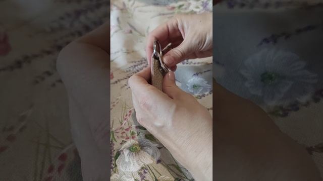 Маникюрный набор Silver Star: ножницы маникюрные. Упакован в футляр из натуральной кожи.(МН 01-5) смотреть онлайн