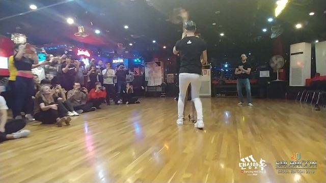 Maycheal y Mayra SALBACON Bachata workshop demo 2 смотреть онлайн