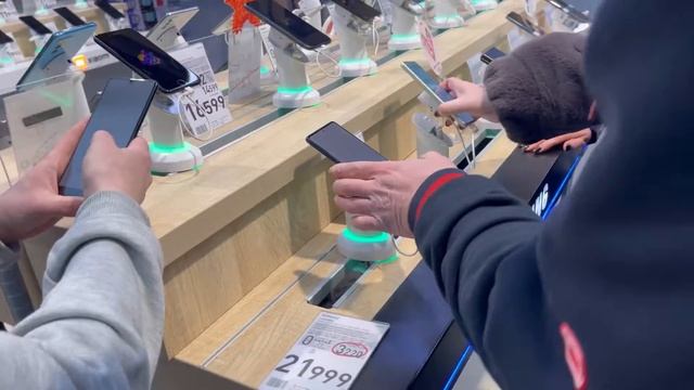 Спонтанно купили кофе машину￼. Новый телефон папы ? смотреть онлайн