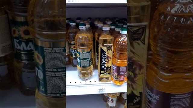 Изобилие  растительного масла .Но мы берем дешевое бюджетное .По тв показали ,что масла нет .Правда