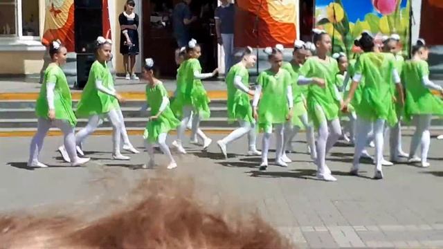 Танцы.Танцывали на 1 мая. смотреть онлайн