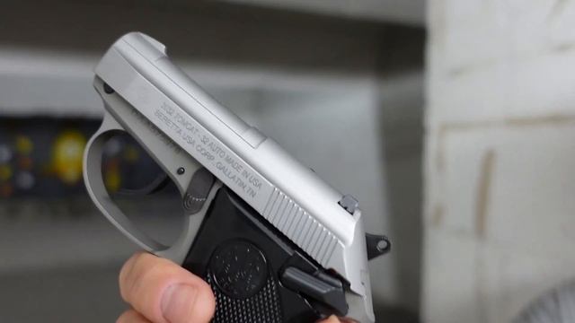 Beretta 3032 Tomcat Review (TINY Beretta Pocket Pistol) смотреть онлайн