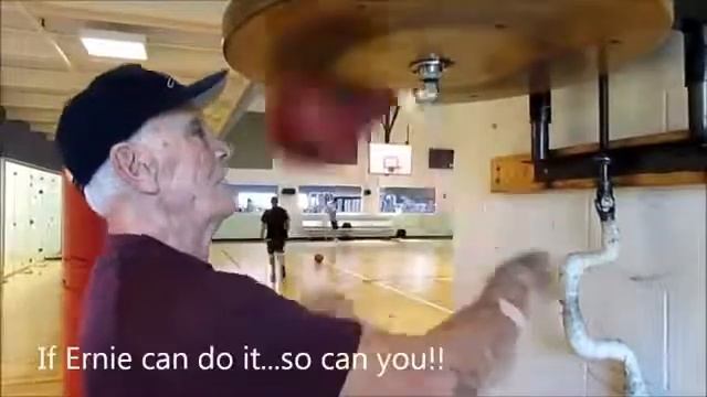 71-летний старик работает на пневмогруше! смотреть онлайн