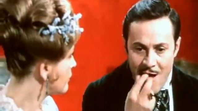 Все встают, меня сажают смотреть онлайн