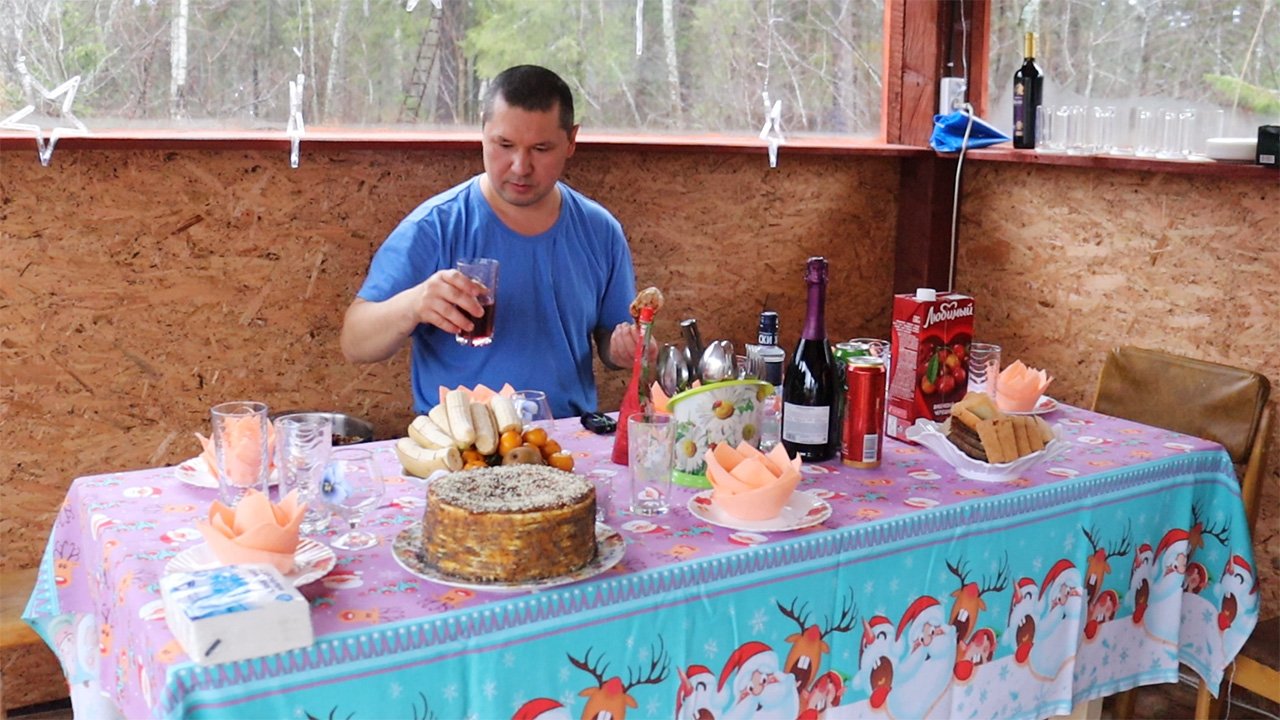 Застолье! В еще более теплом домике!.mp4 смотреть онлайн