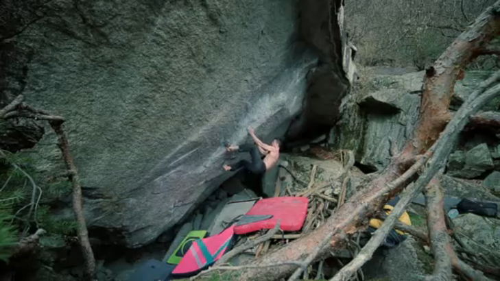 Йерней Крудер покоряет гору без страховки смотреть онлайн