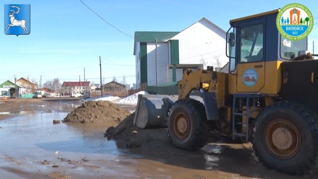 Ведутся плановые работы по содержанию дорог г. Вилюйск смотреть онлайн