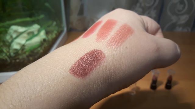 Свотчи помад Матовое превосходство. Металлик. Avon смотреть онлайн