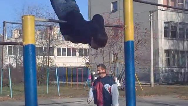 солнышко, турник ( точно не знаю как называется) смотреть онлайн