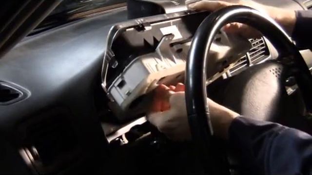 Replacing Subaru Forester instrument dash lamps - Simple смотреть онлайн