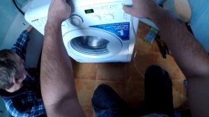 Стиральная машина при включении гудит,работает насос без остановки