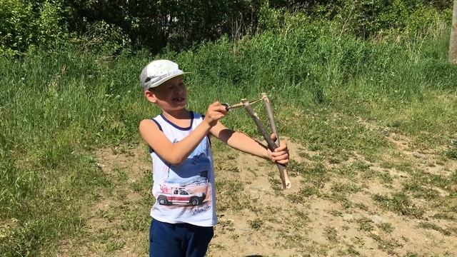 Как сделать рогатку! Показал сыну как сделать рогатку смотреть онлайн