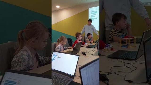 Робототехника младшая группа 1 декабря 2023 видео 4 смотреть онлайн