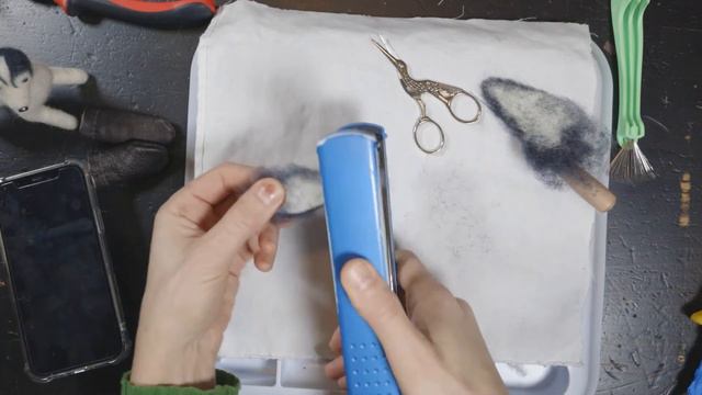 Jules makes very flat/thin dog ears | using a felting machine and iron to make needle felt dog ears смотреть онлайн