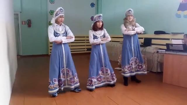 Три девицы из села смотреть онлайн