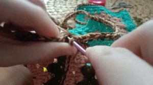 Ч.2. Вяжем ручку и обвязываем края у сумки из бабушкиных квадратов