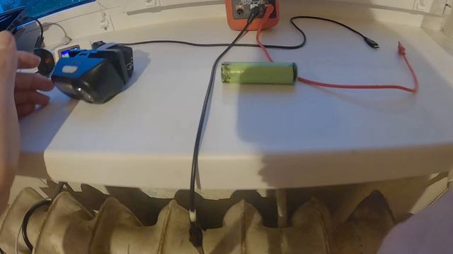 Полная зарядка налобного фонарика на 18650. смотреть онлайн